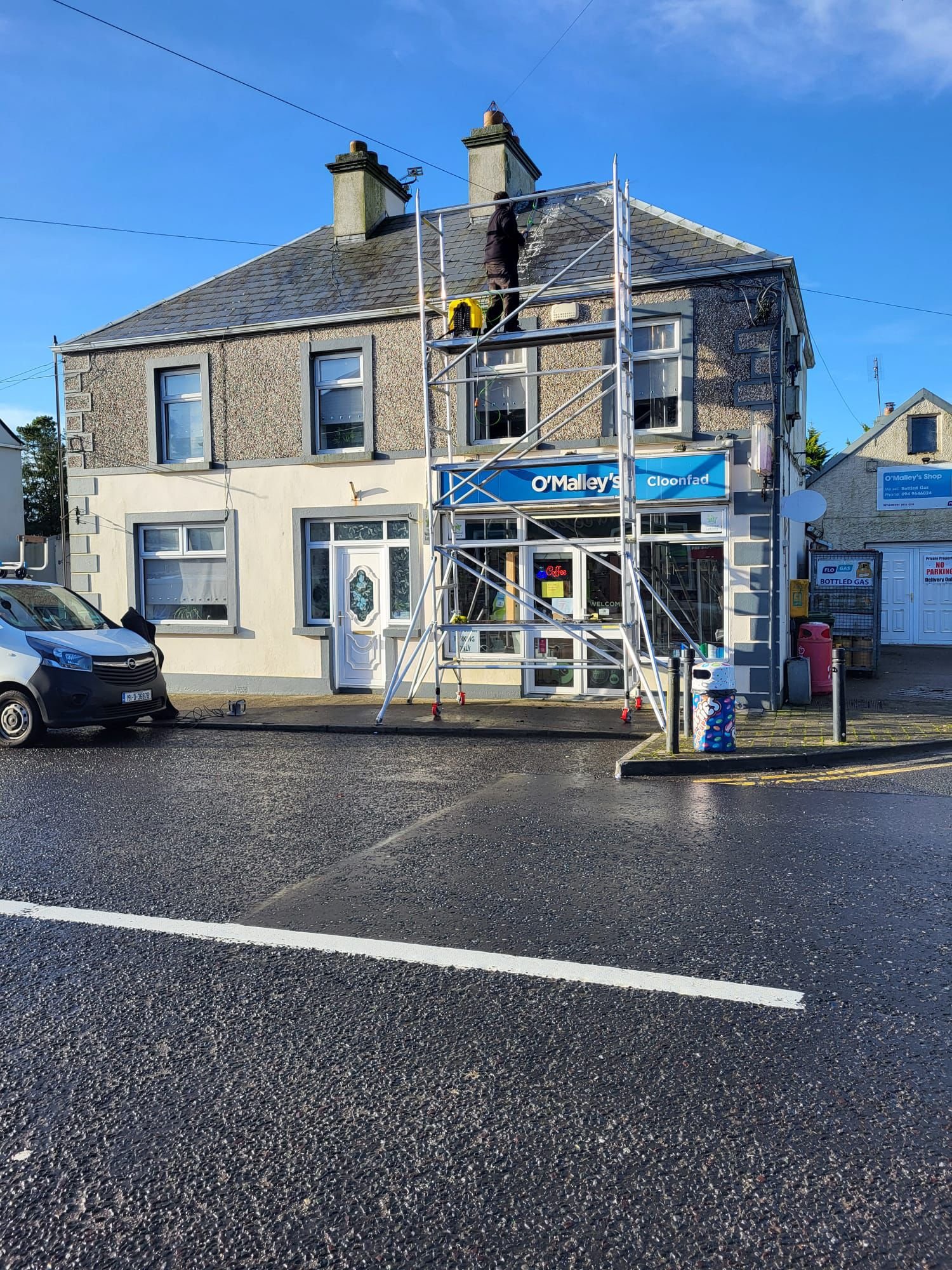 Professional facade cleaning service